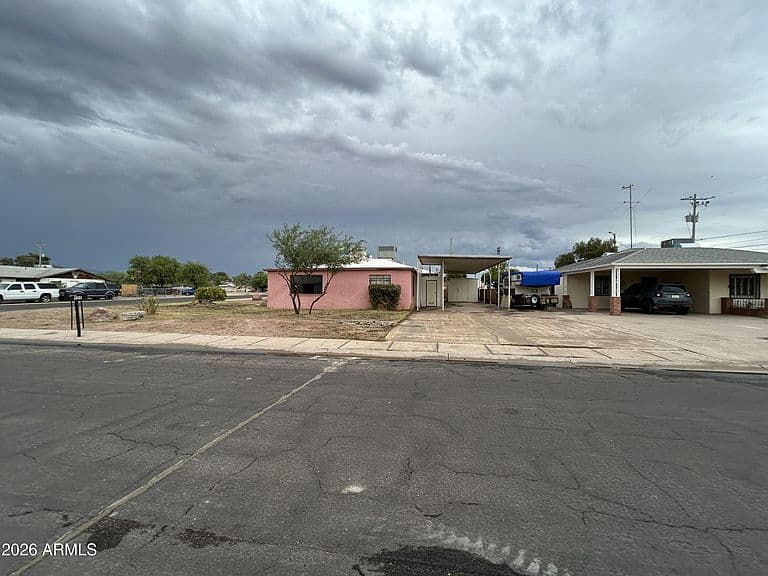 900 E 2ND Street photo 4