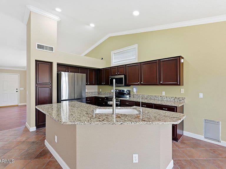 1322 W SPARROW Drive photo 3