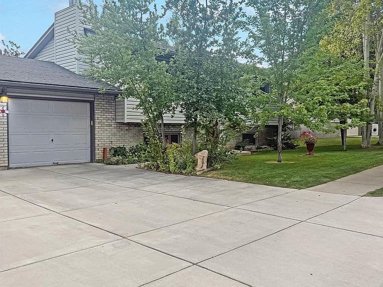 203 Florence Ave photo 1