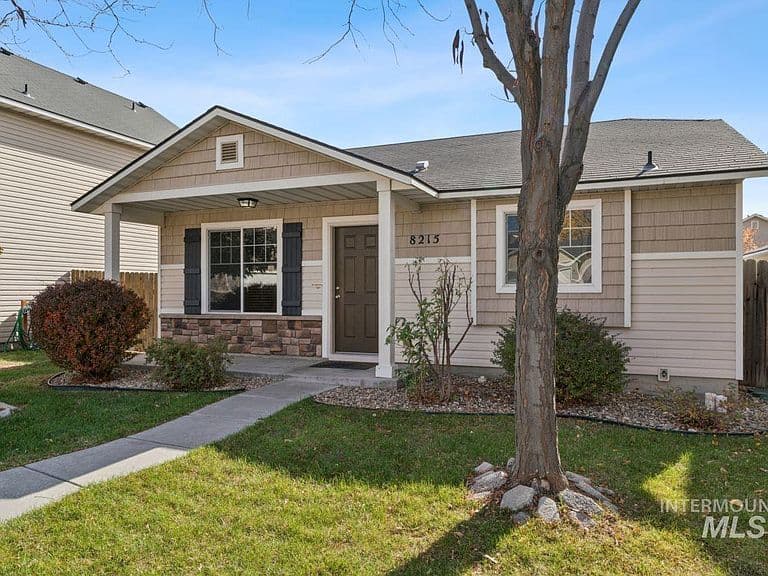 8215 W Grubstake St photo 2
