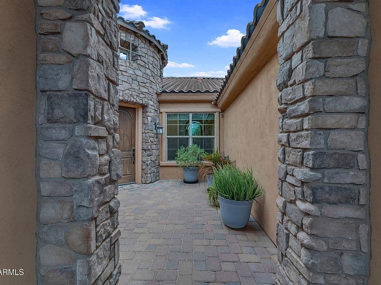 18245 W THISTLE LANDING Drive photo 5