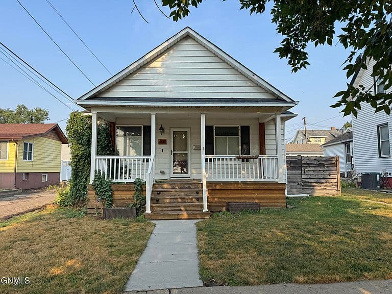 107 8th Ave NW photo 2