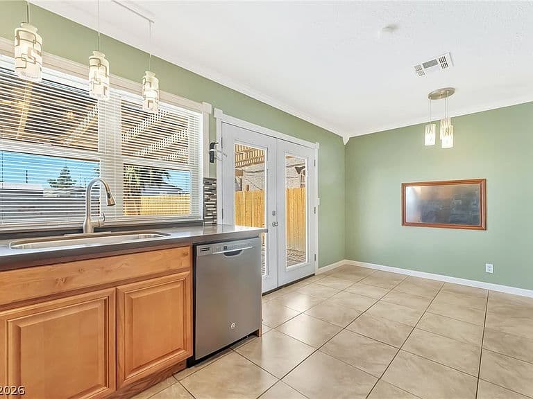 1649 Price St photo 3