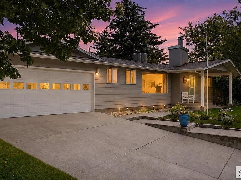 27 Drake Ave photo 1
