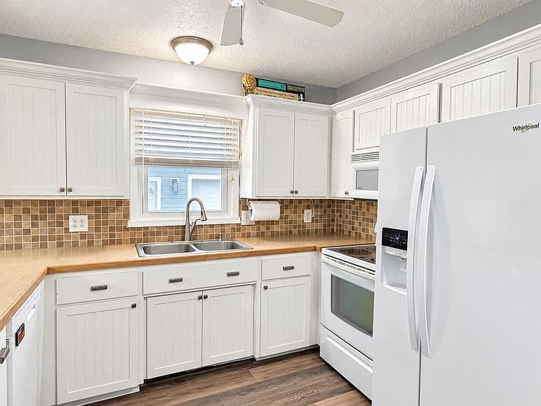 127 Bender Ln photo 5