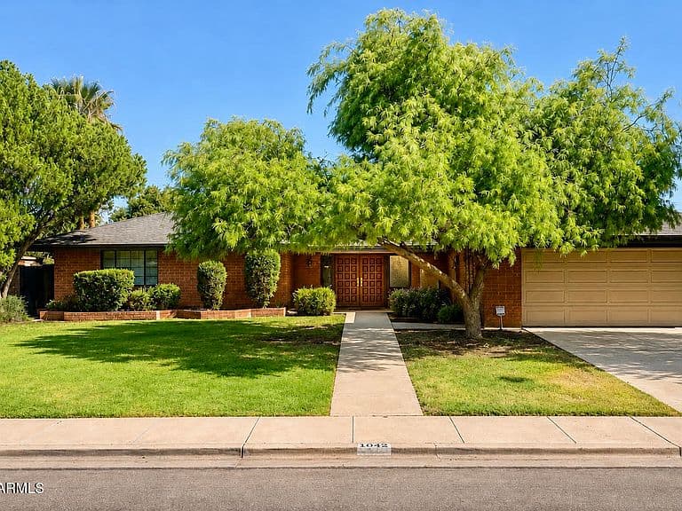 1042 E 3rd Street photo 2