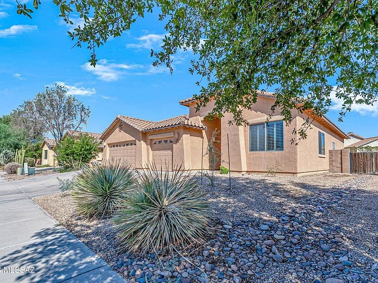 11530 W Minneola Dr photo 2