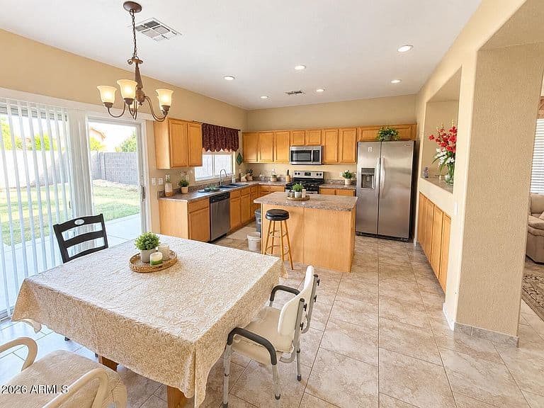 8118 W HARMONY Lane photo 4