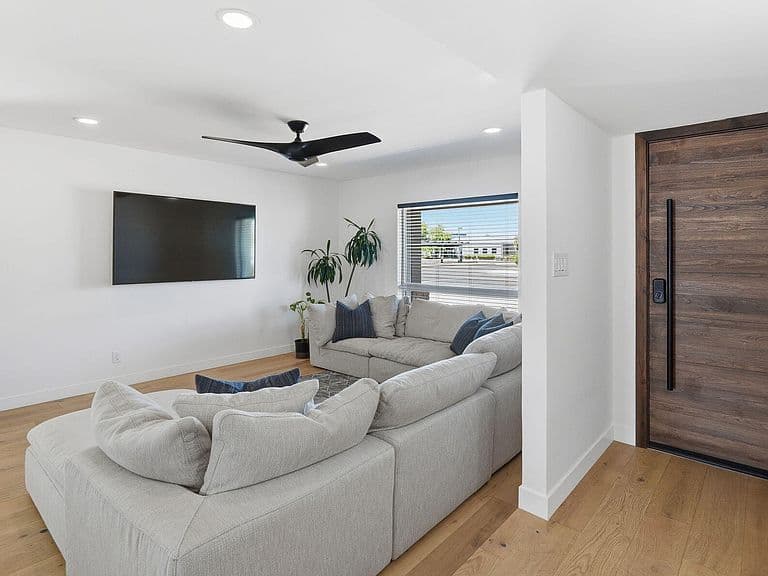 3601 E CHOLLA Street photo 4