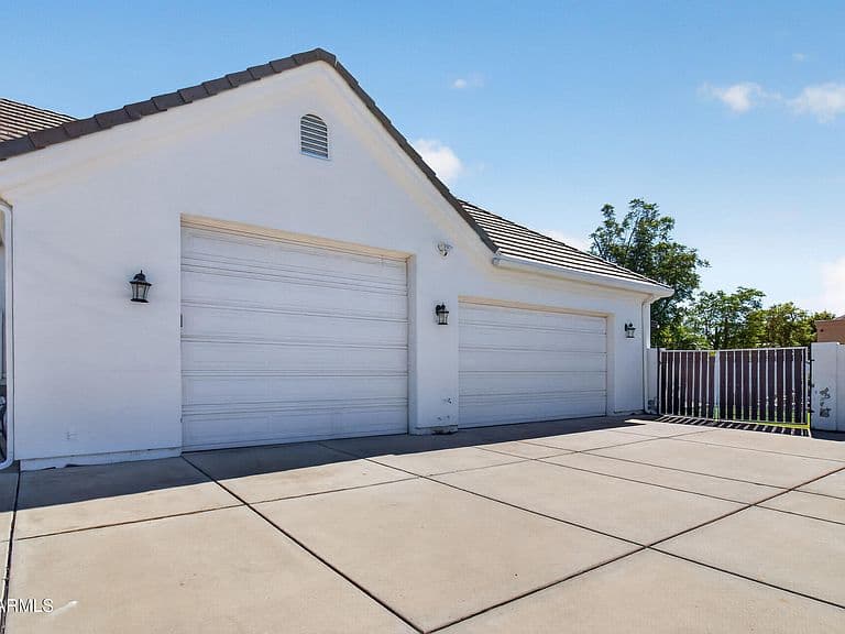 2119 E NORWOOD Street photo 4
