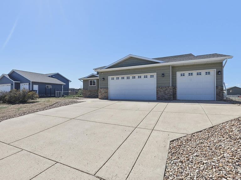 475 Freude Ln photo 3