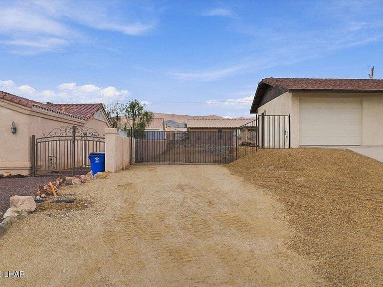 780 Poseidon Ct photo 5