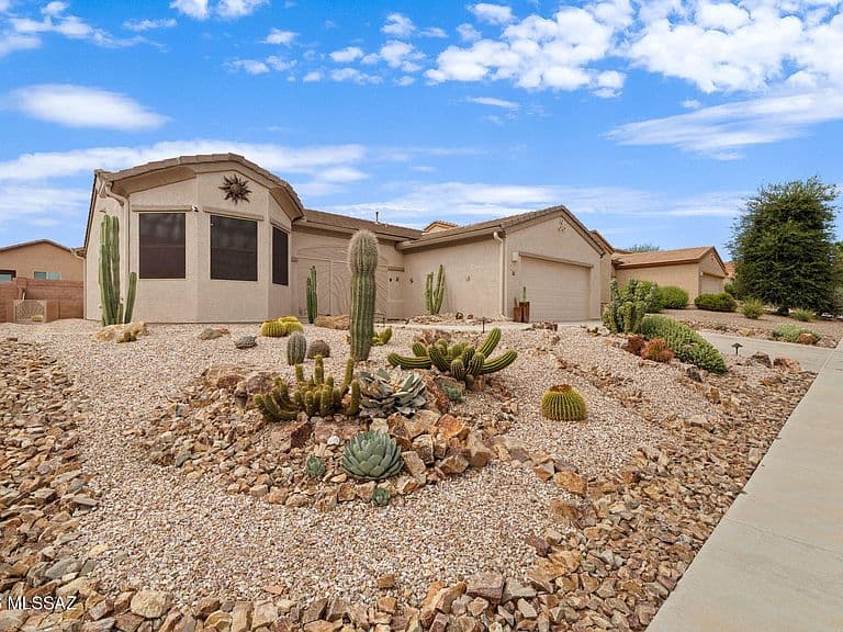 1017 W Tenniel Dr photo 1