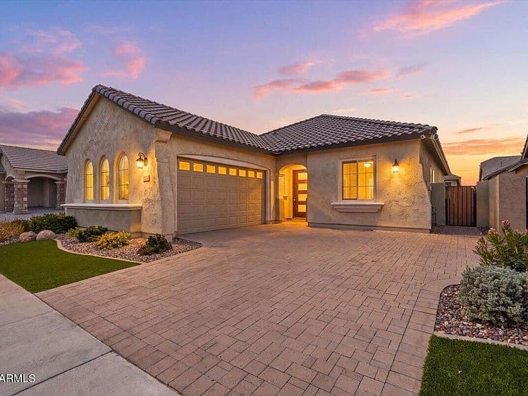 4252 E JOHN Street photo 1
