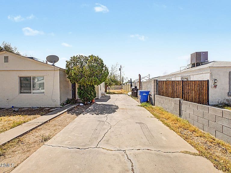 3209 W GARFIELD Street photo 2