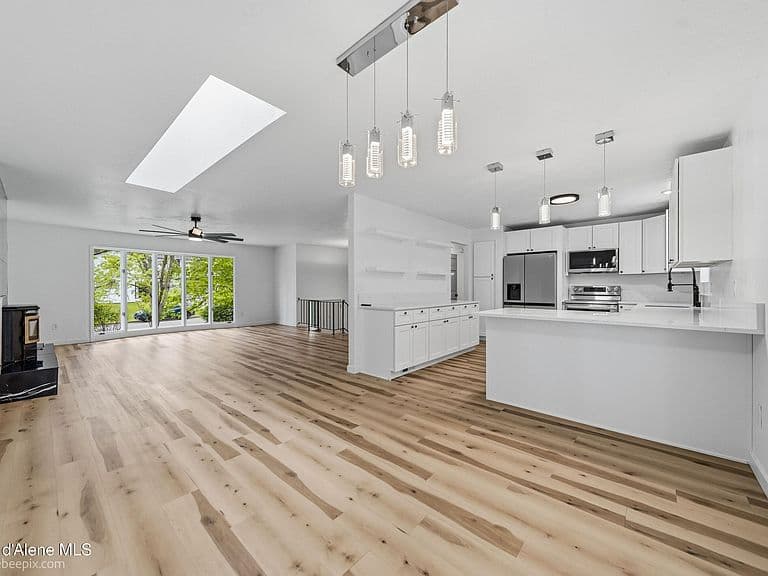 117 S Pinewood Dr photo 3