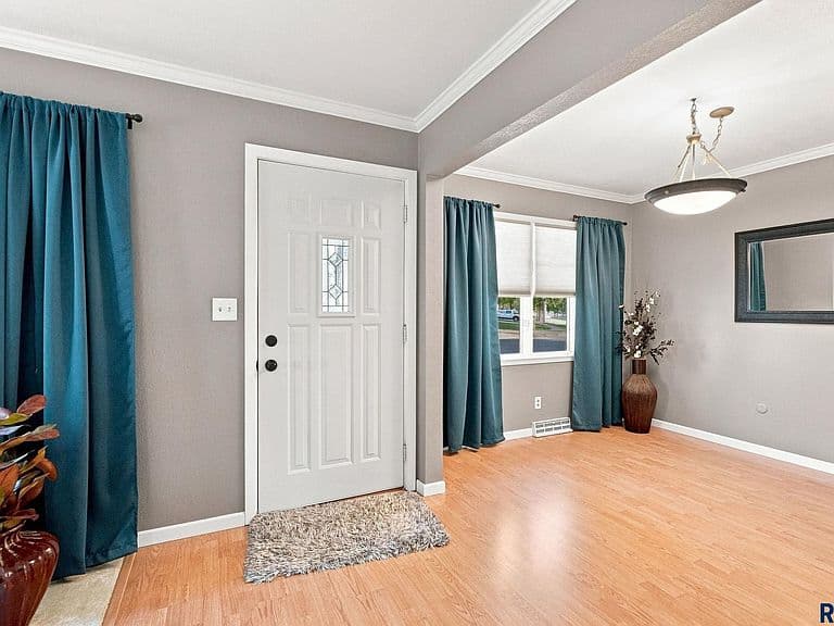 608 N Omaha Ave photo 2