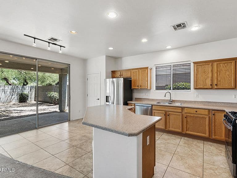 13518 W EVANS Drive photo 3