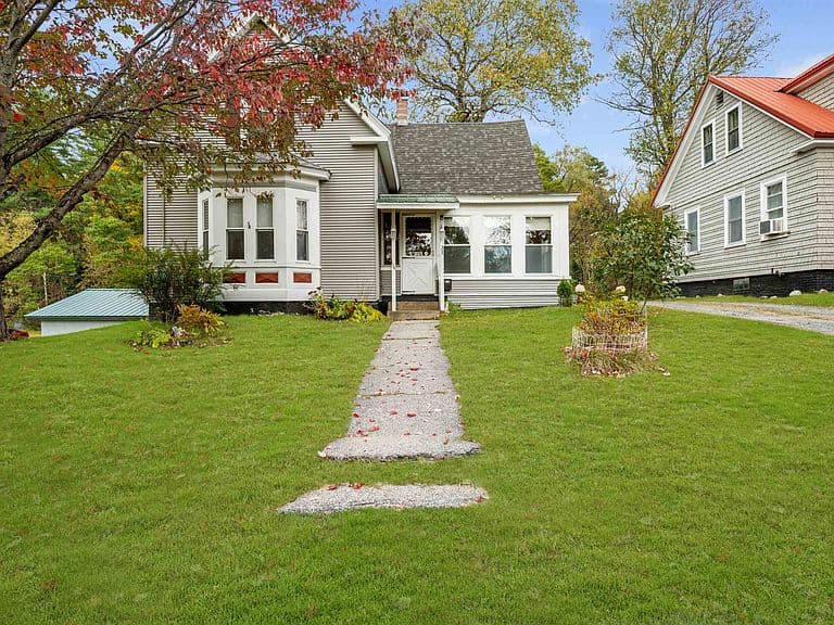 33 Maple Street photo 3