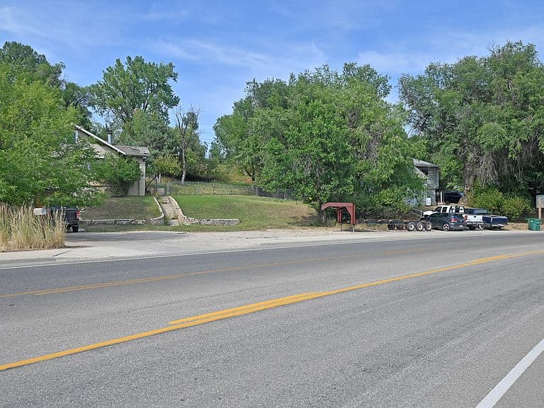 1035 W Loucks St photo 5