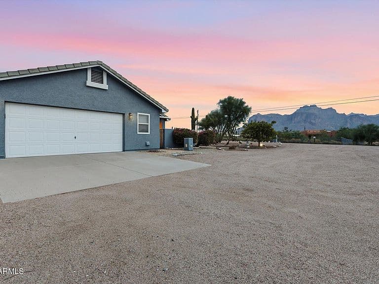 1534 N ACACIA Road photo 4