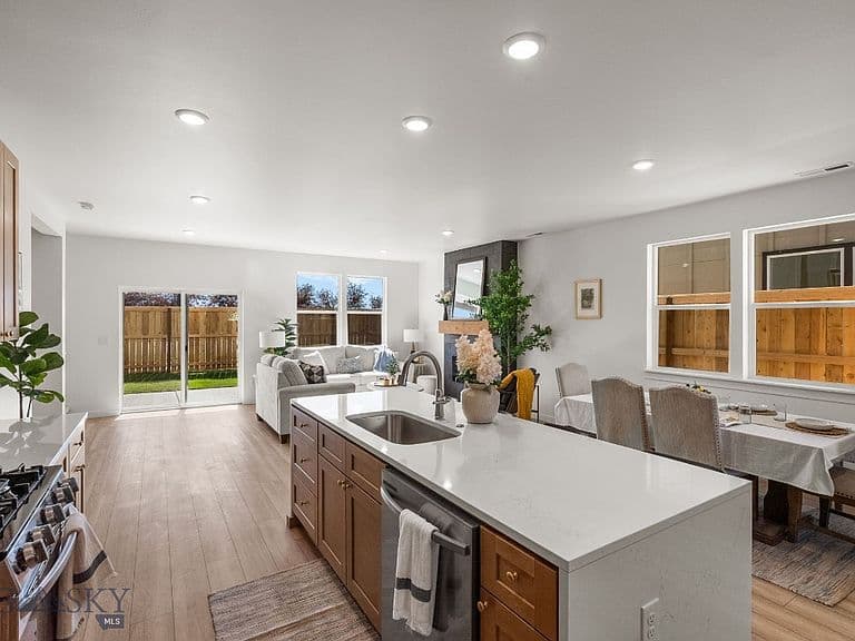 842 Accolade Loop photo 4