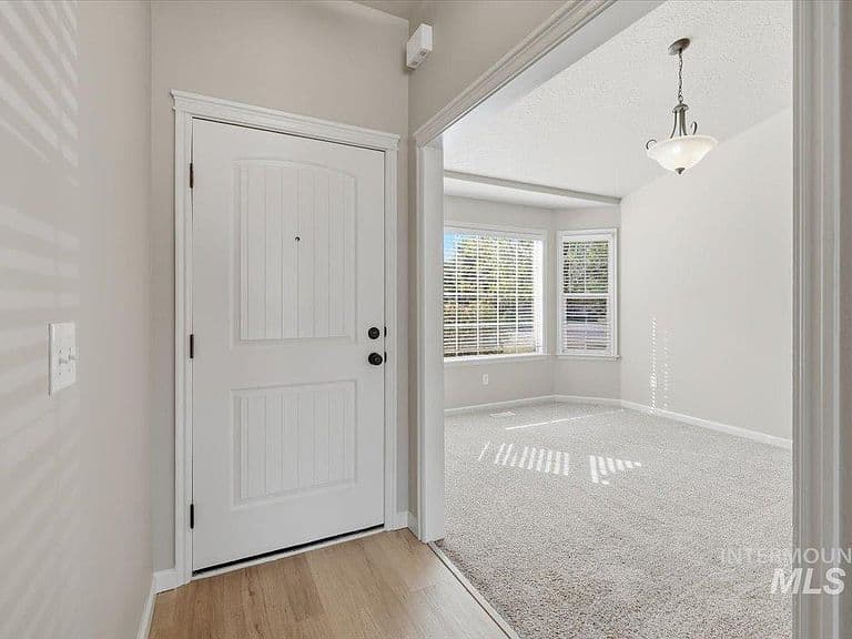 494 E Chateau Dr photo 3