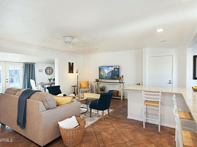 4614 N Miller Rd photo 4