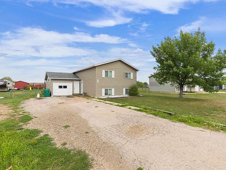 514 Falcon Dr photo 2