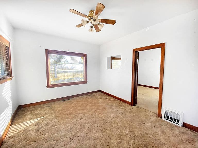 1515 W Holly St photo 5