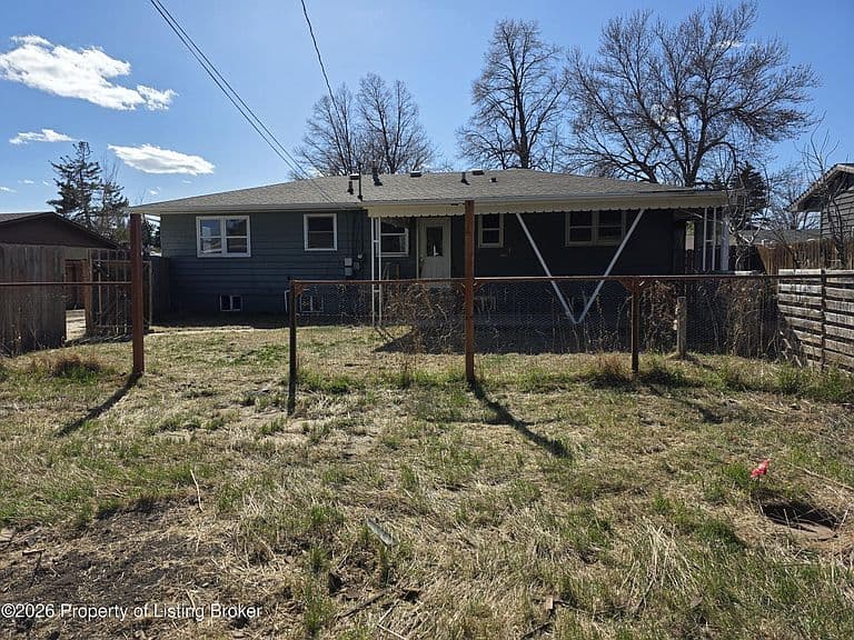 634 9th Ave W photo 5
