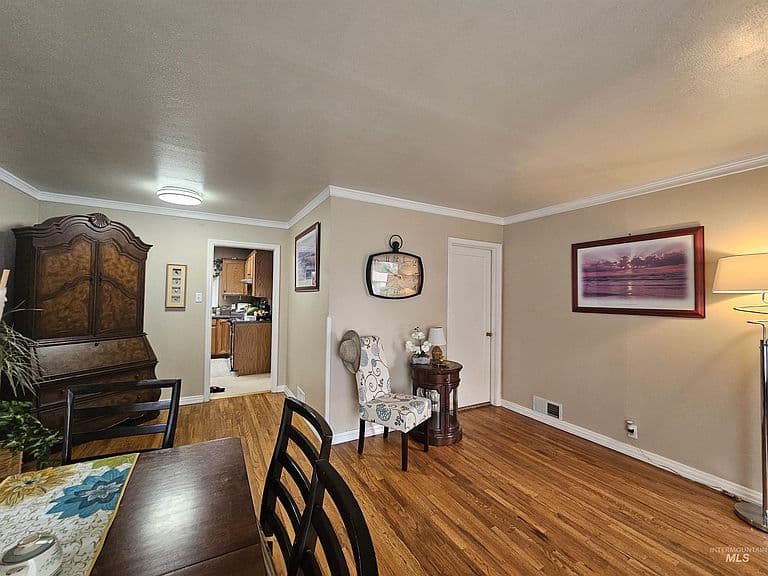 1640 Willow Ln photo 3
