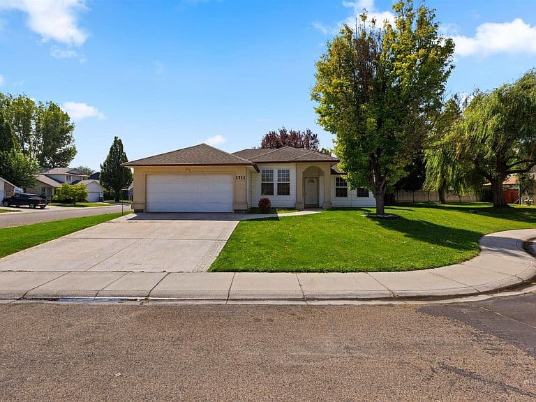 1711 Cashew Ct photo 1