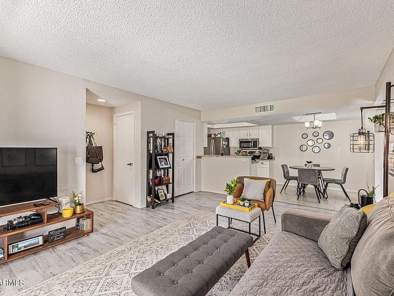 2146 W Isabella Ave APT 122 photo 4