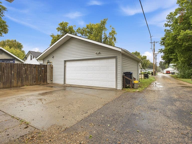 816 N Lincoln St photo 3