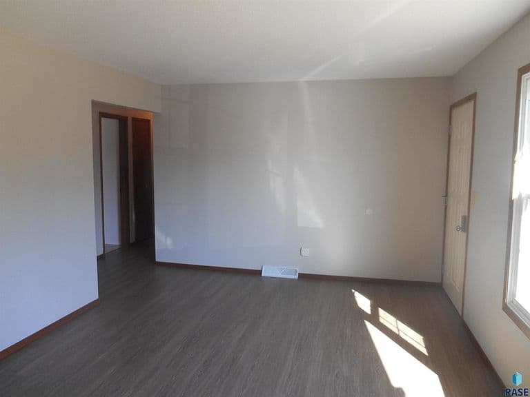 4105 S Holbrook Ave photo 4