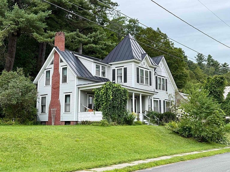 190 Pleasant Street photo 1