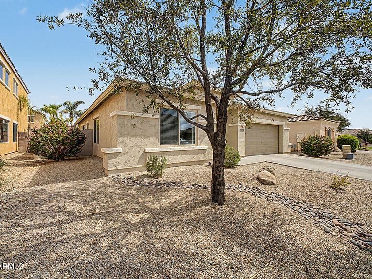 896 E LA COSTA Place photo 3