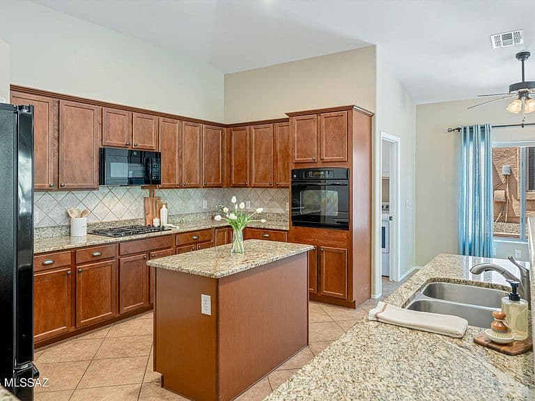 622 W Tremolo Ln photo 3
