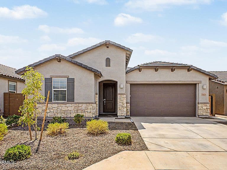 3221 E RANCHHAND Drive photo 1