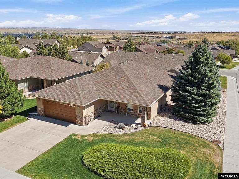881 Recluse Ct photo 2