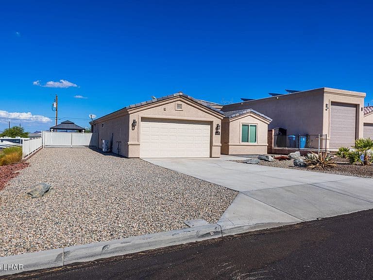 3031 Palo Verde Blvd N photo 2