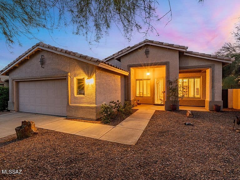241 W Carlynn Cliff Pl photo 2