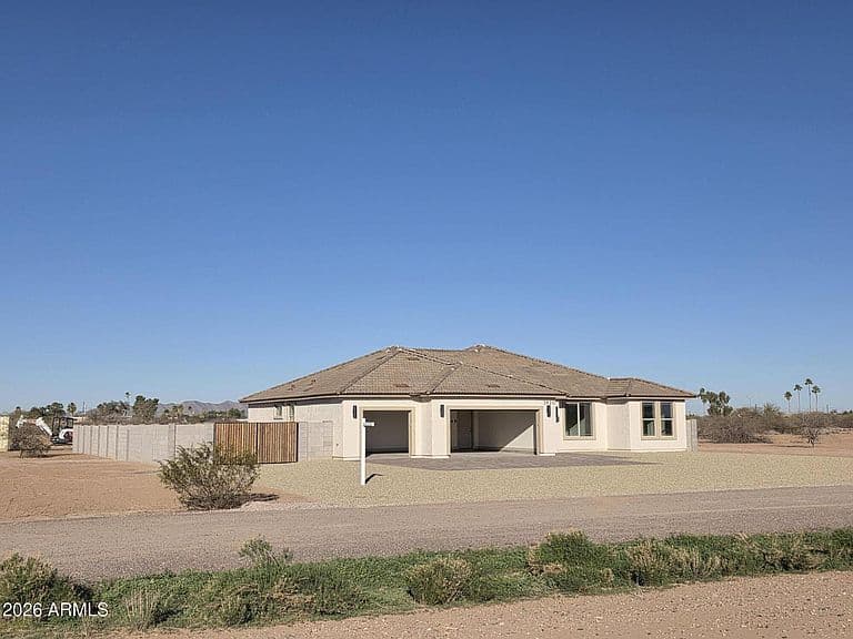 3820 N Palm Cir photo 2