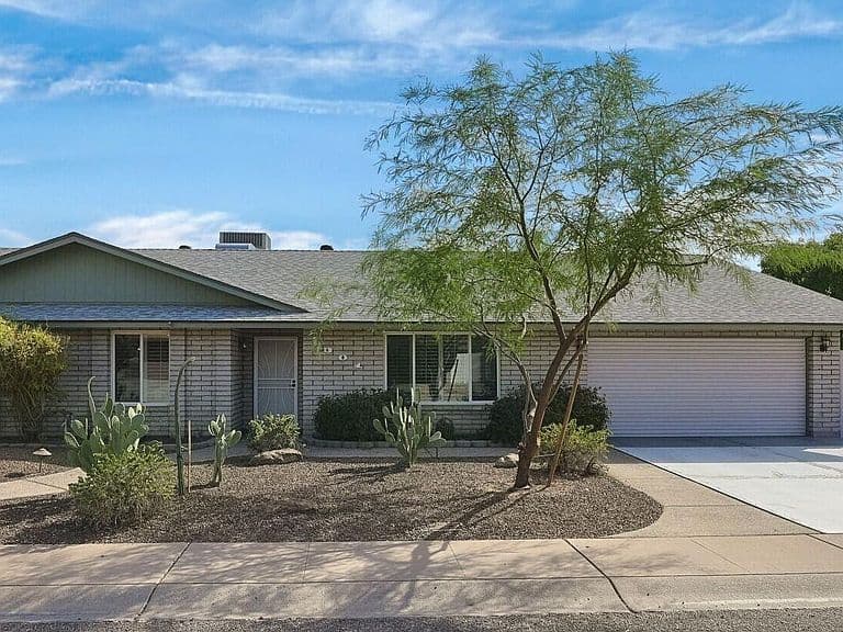 301 E HELENA Drive photo 1