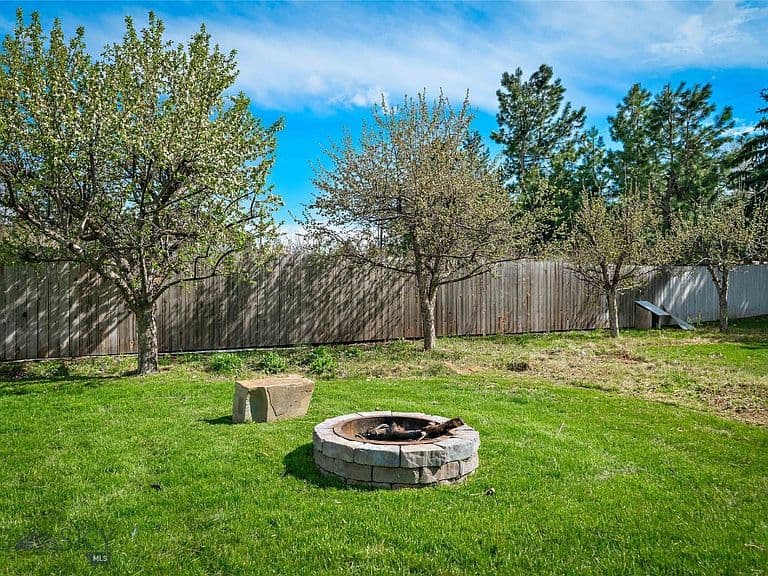 219 Coulee Dr photo 5