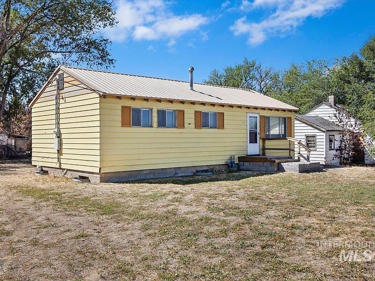 342 Railroad Ave W photo 3