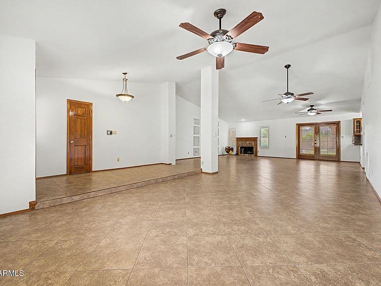 8122 S Palm Drive photo 2