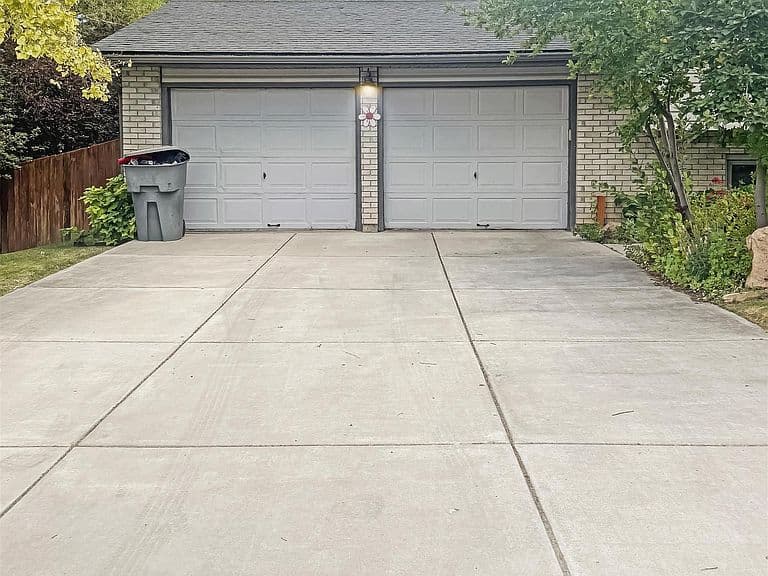 203 Florence Ave photo 2