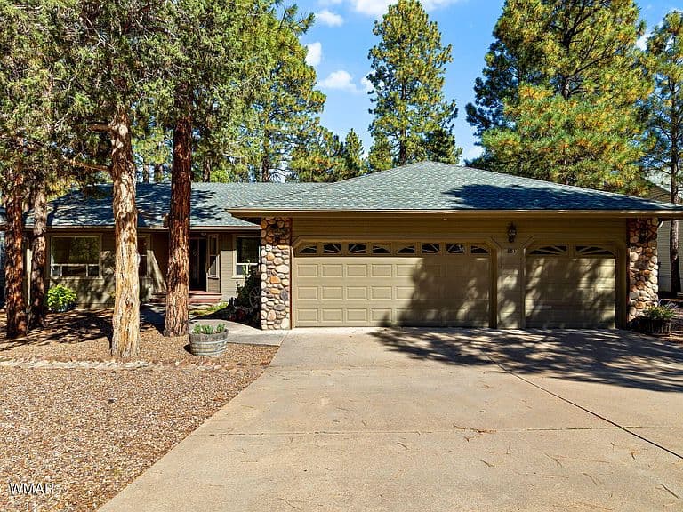 681 N 34th Dr photo 3